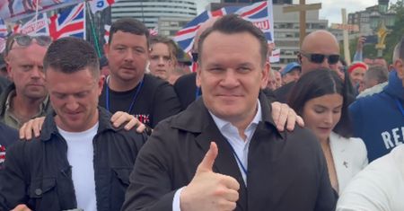 Tarczyński wybiegł na scenę. "Musimy odesłać ich z powrotem!"