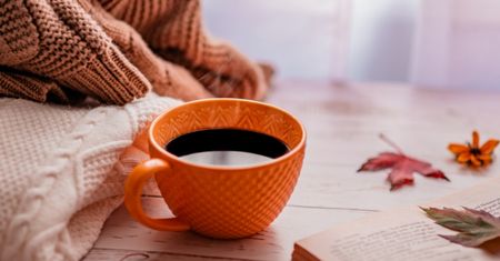 Jesienna metamorfoza domu – jak stworzyć przytulne wnętrze na długie wieczory?