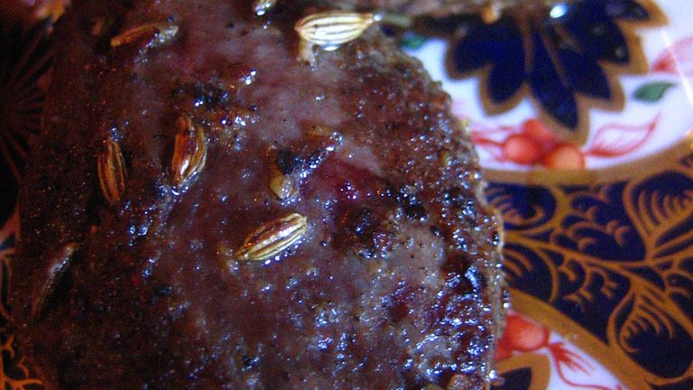 Opiekane mięso z jelenia zrazowe górne (samo mięso)