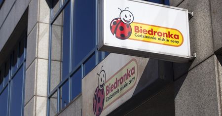 Spór o budowę Biedronki. Mieszkańcy nie chcą wycinki drzew