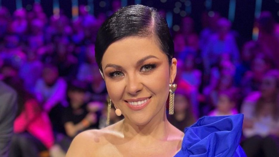 Katarzyna Cichopek uwielbia krój na jedno ramię 