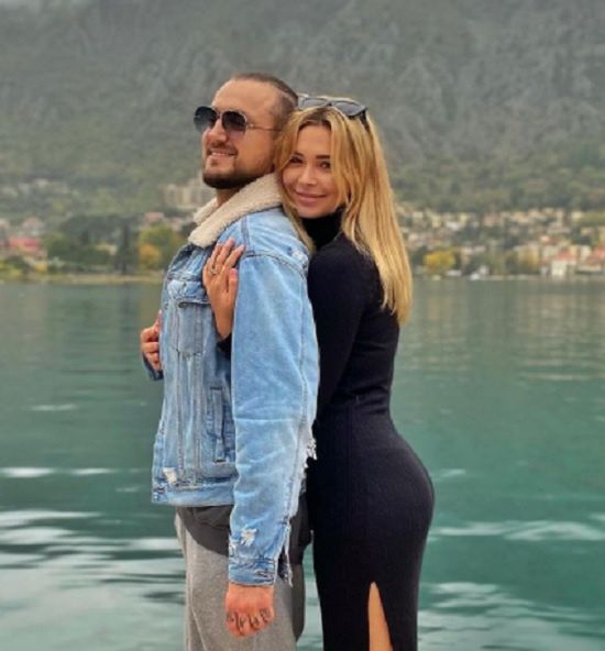 Sandra Kubicka z Baronem 