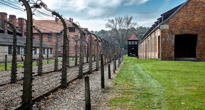 Facebook ukrywa posty Muzeum Auschwitz. Jest reakcja rządu