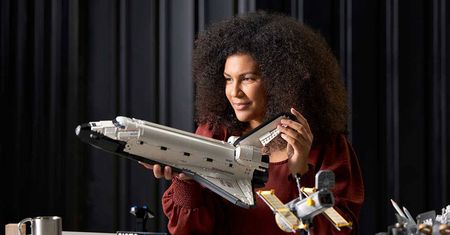 Kosmiczny prom Discovery i Teleskop Hubble’a z 2350 klocków LEGO