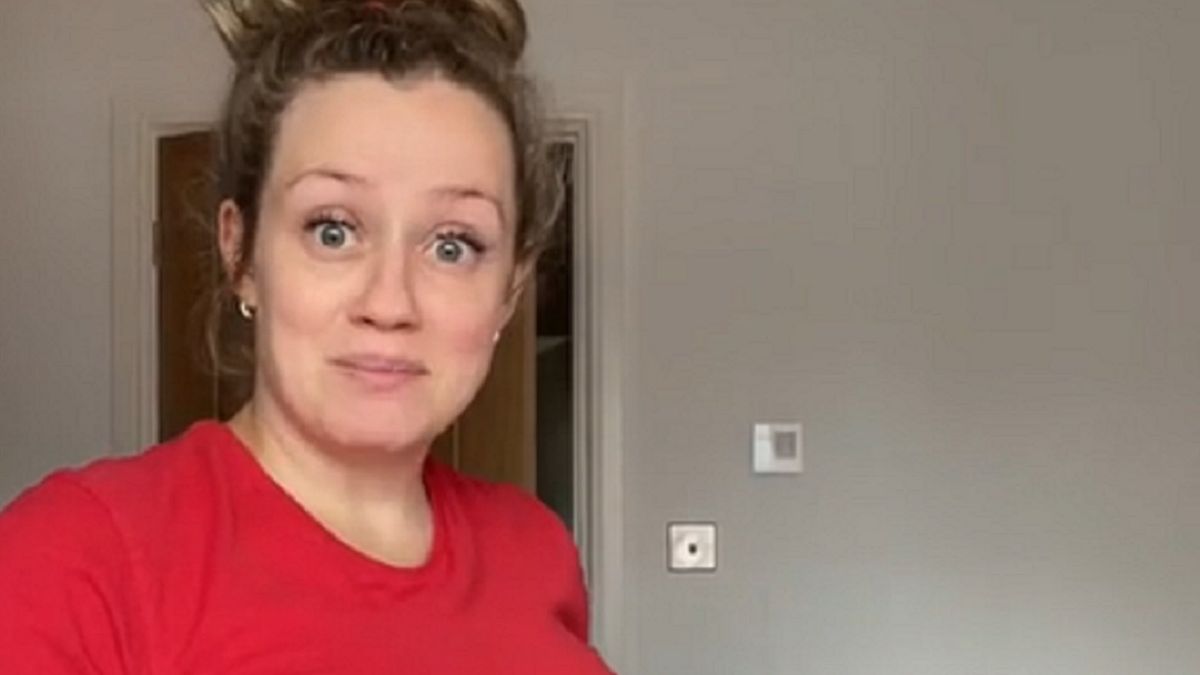 Georgia pokazuje na TikToku jak wygląda w ciąży.