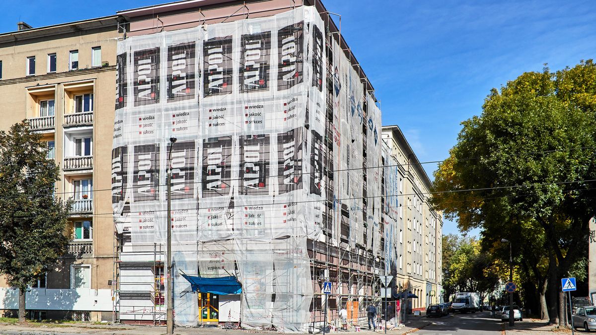 21.09.2019 Lodz . Ocieplanie kamienicy na rogu ulic Marynarska i Wojska Polskiego . Termomodernizacja budynku .
Fot . Tomasz Stanczak / Agencja Wyborcza.pl
Fot. Tomasz Stanczak / Agencja Wyborcza.pl