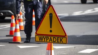 Wypadek na skrzyżowaniu w Pile. Mercedes na czerwonym świetle