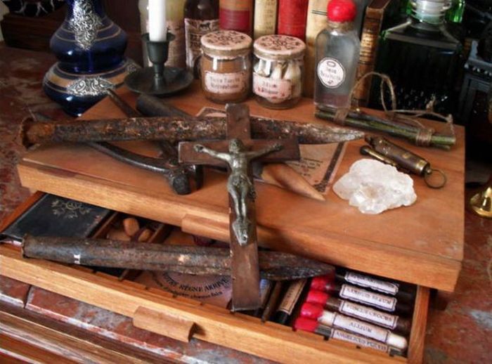 Ponad 20 zestawów do polowania na wampiry 2