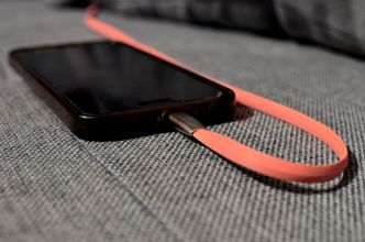 Unia chce jednej ładowarki do urządzeń mobilnych. Droga do tego wciąż daleka