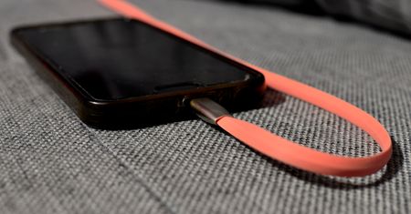 Unia chce jednej ładowarki do urządzeń mobilnych. Droga do tego wciąż daleka