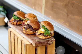 Ugryzł go kleszcz. Amerykanin zjadł hamburgera i zmarł. Nowe fakty