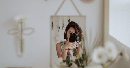 Selfie - historia, rodzaje, dlaczego robimy selfie, niebezpieczeństwo