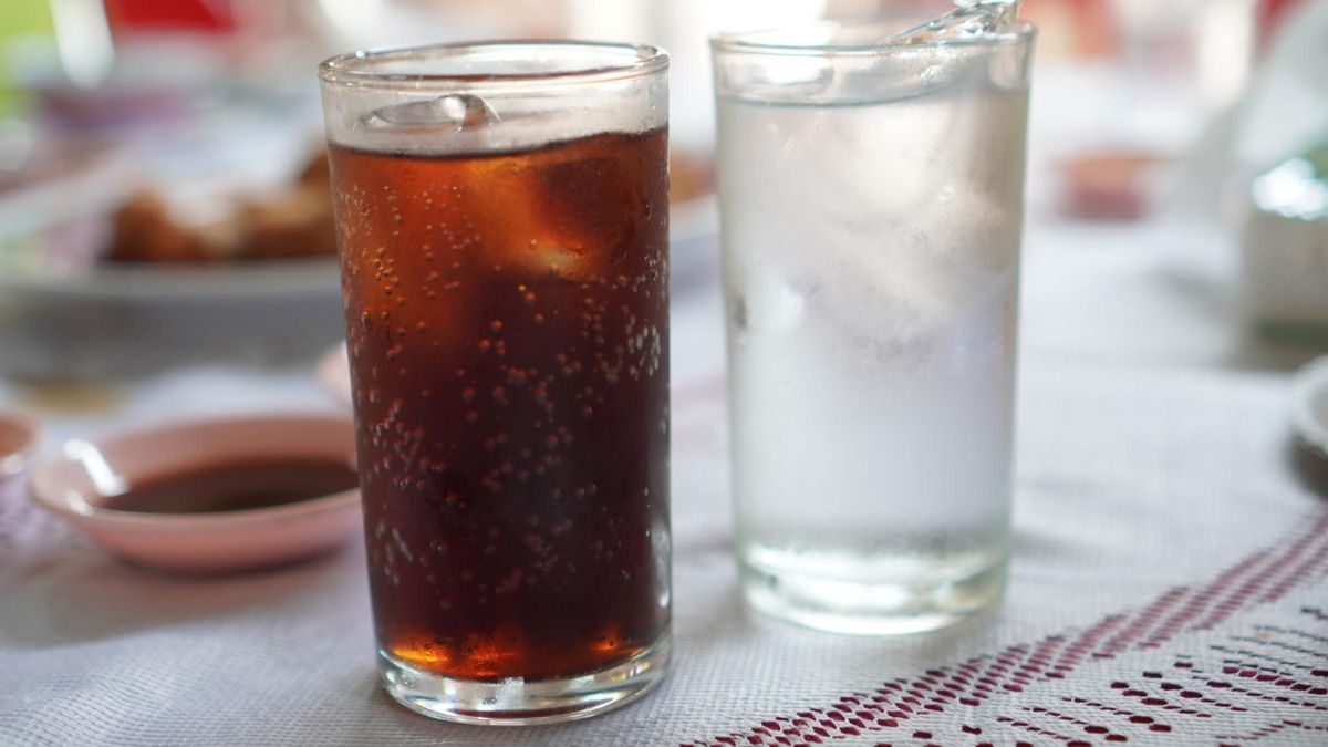 Nie tylko cukier winny. Napoje ze słodzikami również zwiększają ryzyko stłuszczenia wątroby