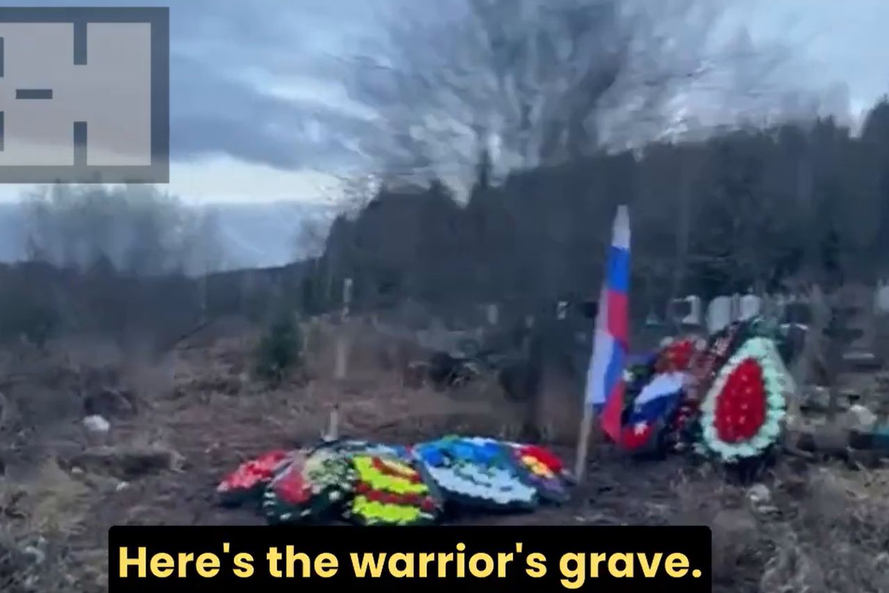 Shocking disrespect: Russian soldier laid to rest in trash heap