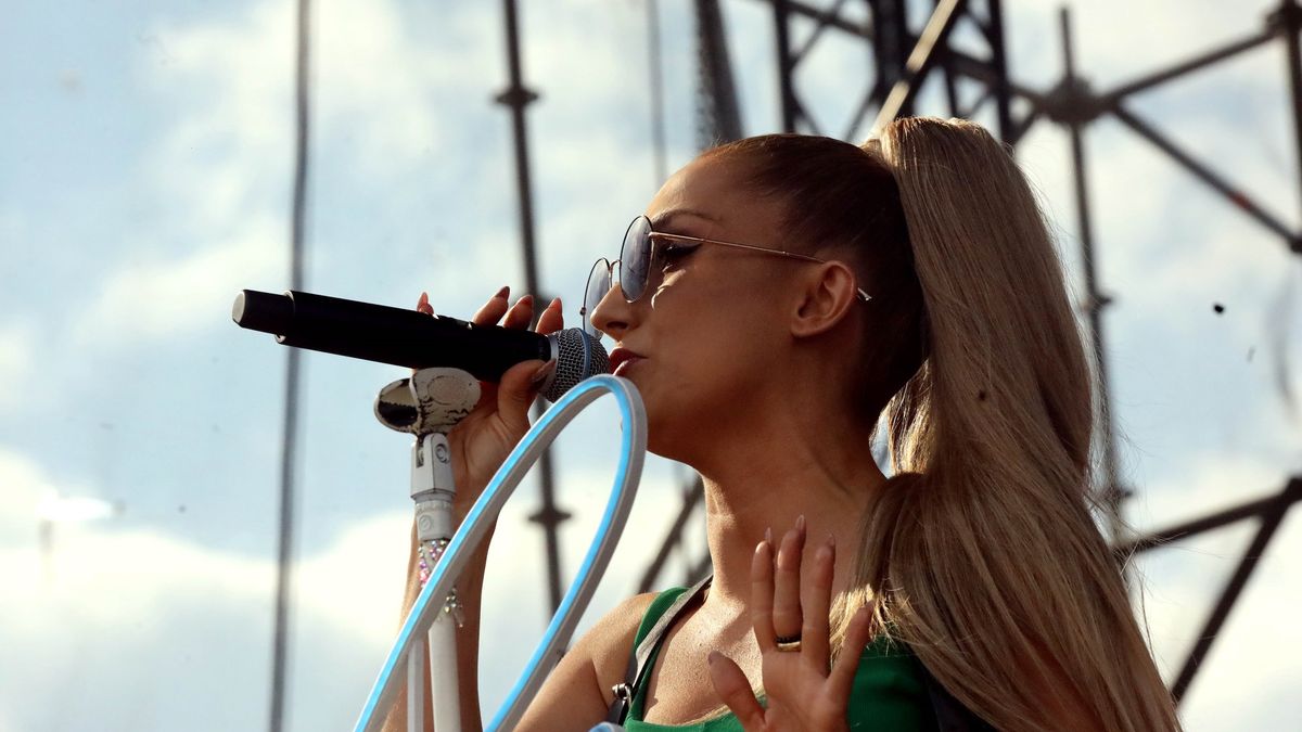 "Tajemnica" fryzury Cleo rozwiązana 