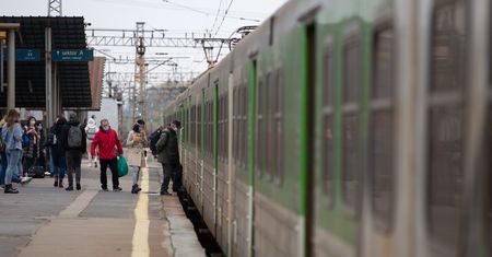 Warszawa. Uszkodzenia trakcji. Poranne problemy w ruchu kolejowym