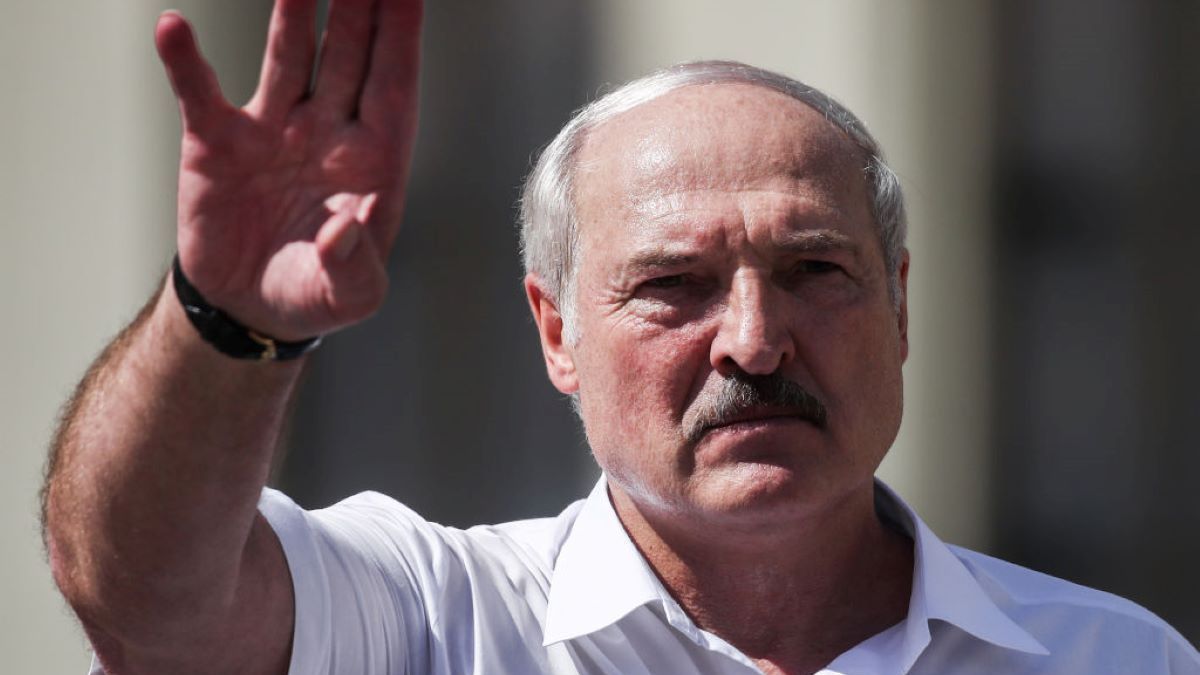 Według Łatuszki Łukaszenka planuje użycie broni palnej 