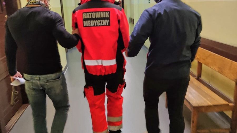 Oszust do aptek przychodzić w uniformie ratownika medycznego. 