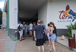 Wakacje 2020. Tłumy w Termach Uniejów. "Wszyscy Polacy to jedna rodzina, więc będziemy stać blisko"
