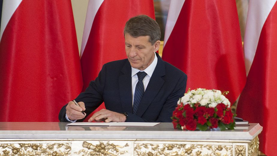 Warszawa, 16.06.2015. Adam Czerwiński podpisuje nominację na urząd </br>ministra skarbu
