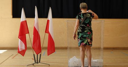 Jak głosowali emeryci? Minimalne różnice między Nawrockim a Trzaskowskim