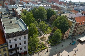 Park zamiast Dworu Artusa. Czas zburzyć niepasujący gmach? Brzmi absurdalnie. Ale właśnie o to chodzi