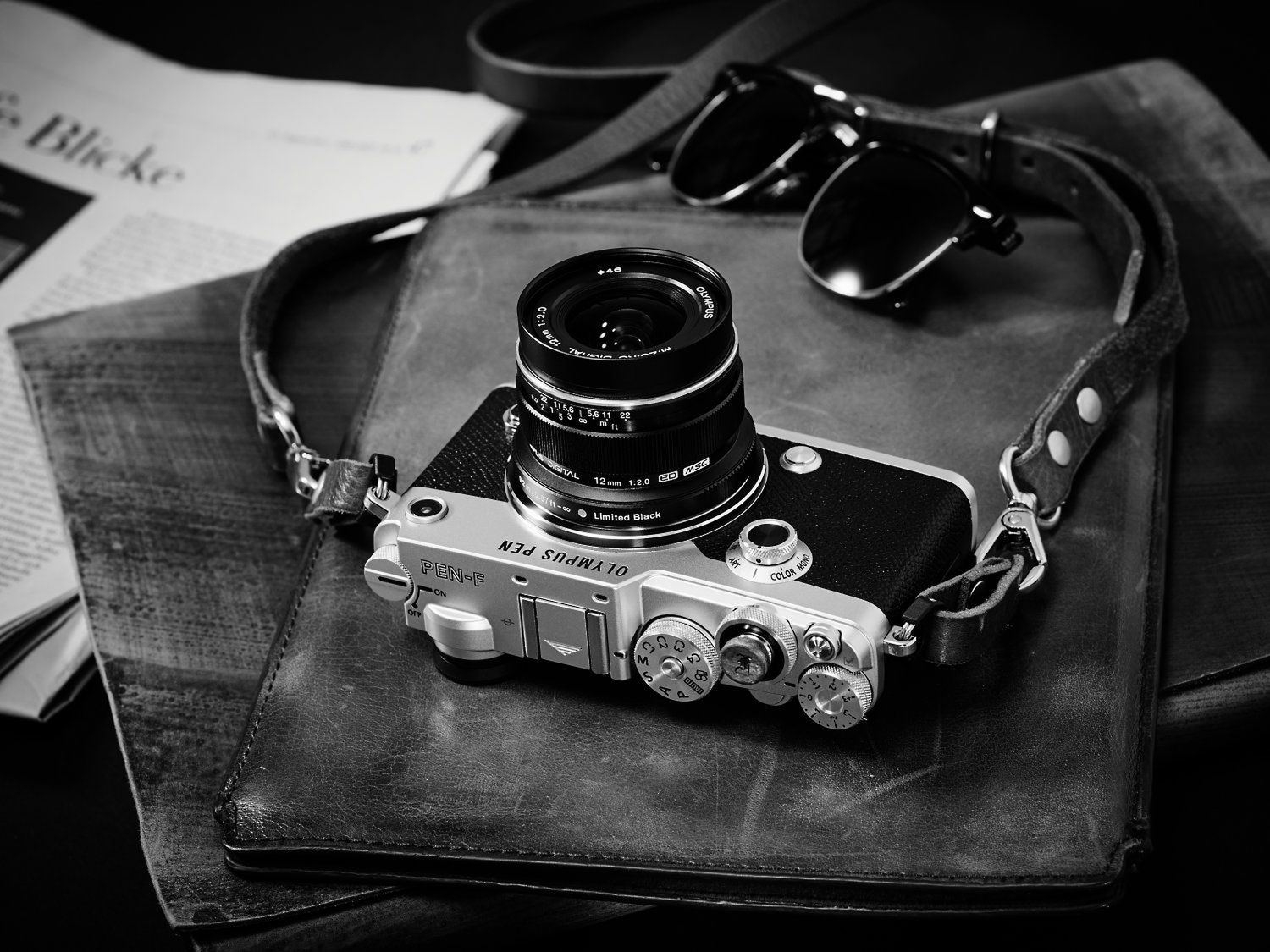 Olympus PEN-F - bezlusterkowiec, który rzeczywiście wygląda, jak aparat sprzed lat 6