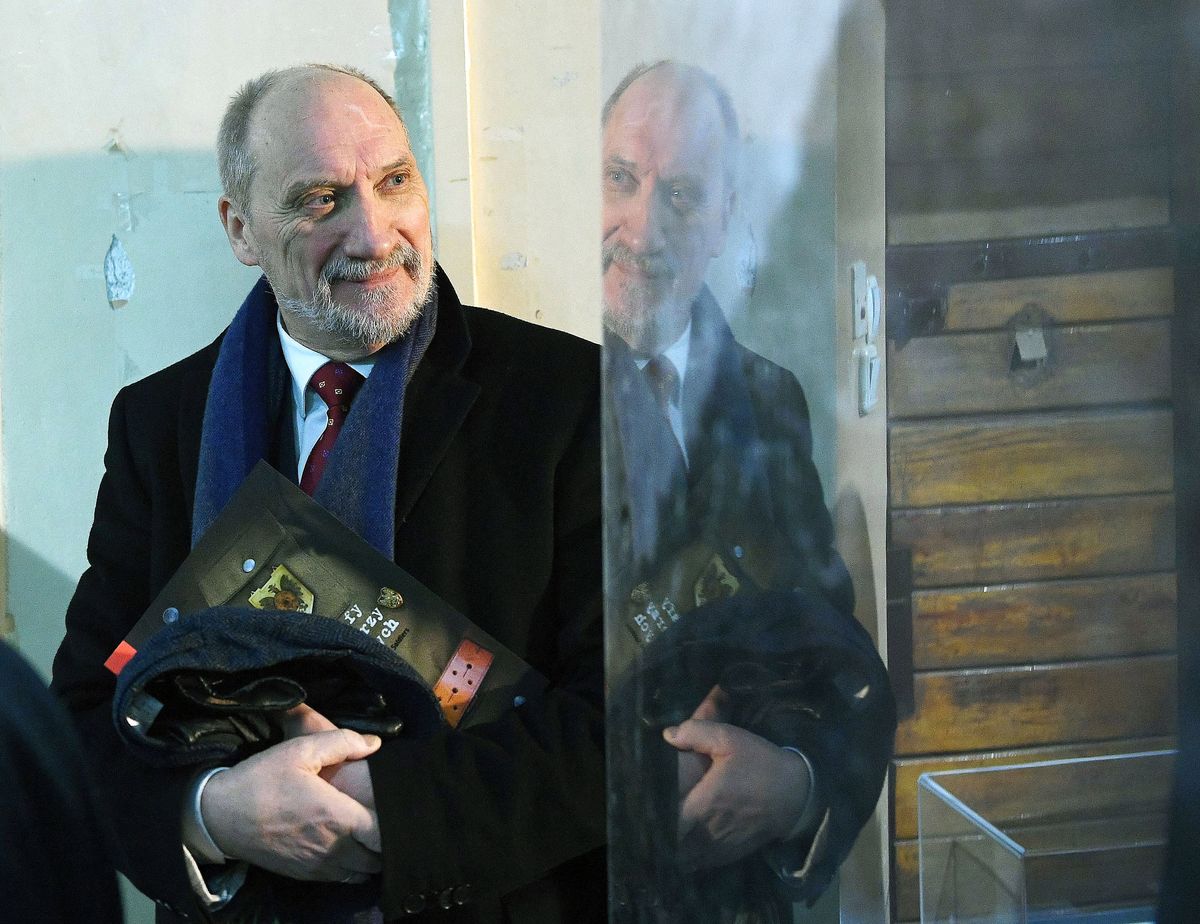 Skripal otruty, a Macierewicz pyta o wrak. Czy kiedyś przestanie?