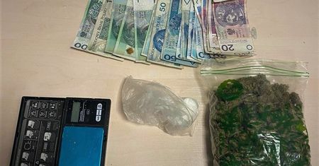 Wrocław. 18-letni diler w akcji. Na widok policjantów trzęsły mu się ręce