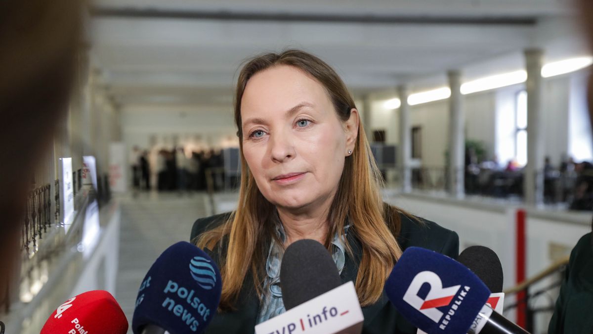 Warszawa, 25.02.2026. Minister funduszy i polityki regionalnej Katarzyna Pełczyńska-Nałęcz podczas konferencji prasowej w Sejmie w Warszawie, 25 bm. (aldg) PAP/Tomasz Gzell