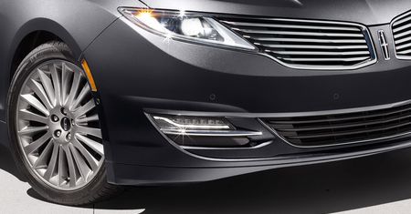 Lincoln MKZ - amerykańska broń przeciw A4 i serii 3 ujawniona [wideo]