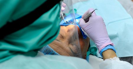 Wyrywał zęby po kilka razy. Policja ujawnia, co zrobił dentysta