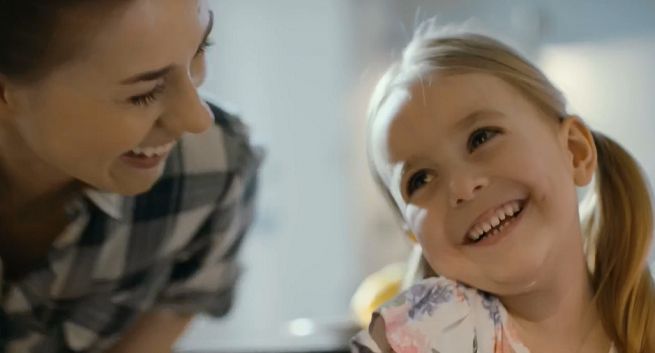 Radość dzieci i rodziców w kampanii promującej Bakusia (wideo)