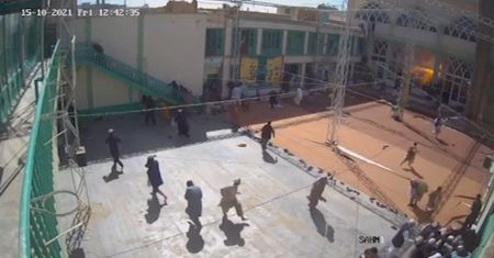 Śmierć 47 osób w zamachu terrorystycznym w Afganistanie. Nagranie momentu wybuchu w świątyni