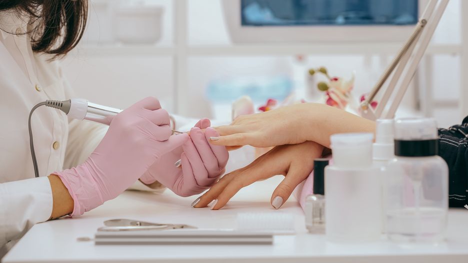 Manicure z lat 90. powraca 