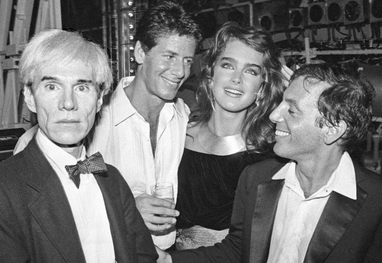 Andy Warhol, Calvin Klein, Brooke Shields i Steve Rubell w Studio 54, 1981