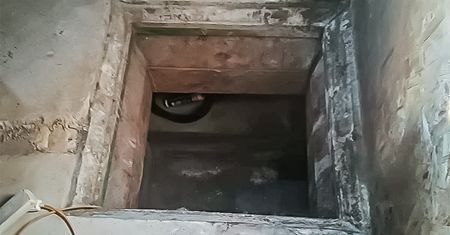 LABORATORIUM METAMFETAMINY UKRYTE BYŁO POD KOJCEM DLA PSÓW.