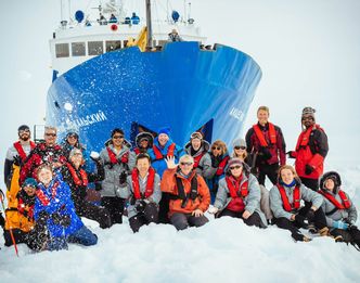 Amerykański lodołamacz ma pomóc statkom uwięzionym w lodach Antarktydy
