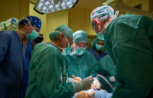 W Olsztynie kolejne operacje wszczepienia stymulatorów pacjentom w śpiączce