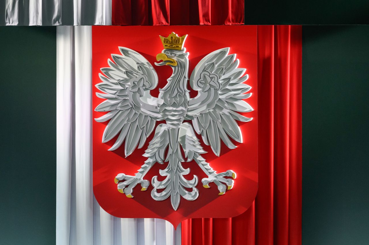 Godło i flaga do zmiany? Prace trwają. Oto szczegóły