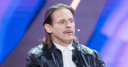 Przyjaciel Michała Wójcika zdradza, jak komik radzi sobie po śmierci partnerki: "Jest zdruzgotany"