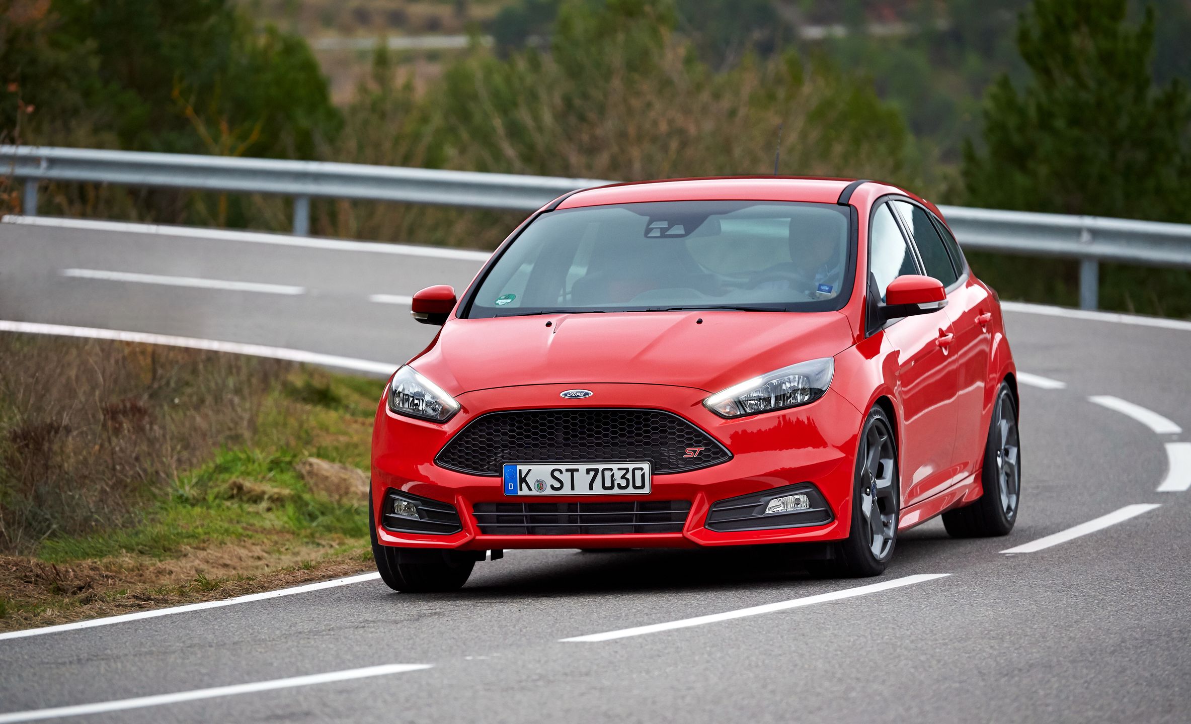 Ford Focus ST jeździ bajecznie dobrze i bezpiecznie, ale trochę sztucznie przez system TVC.