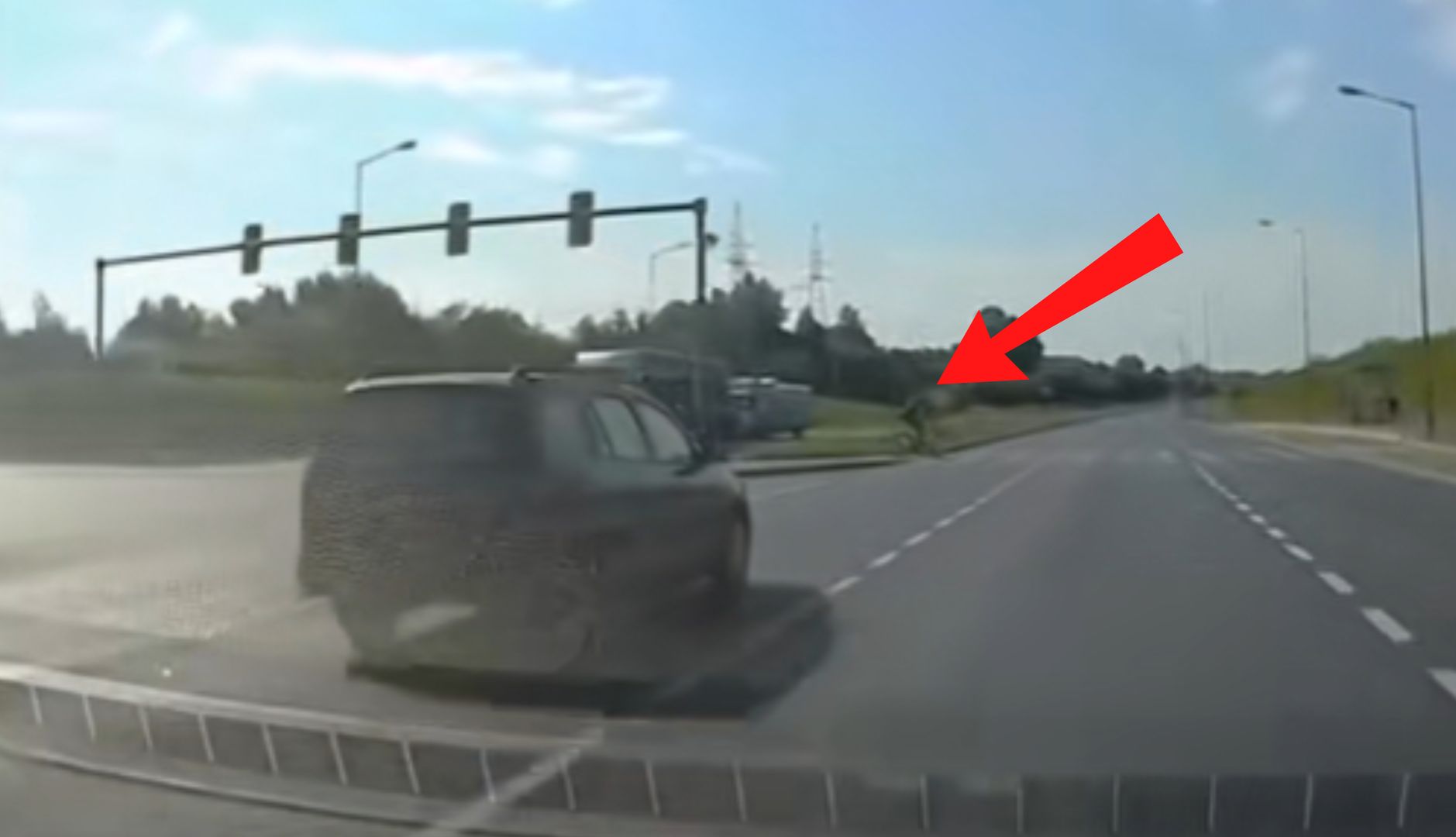 Rowerzysta wjechał na pasy. Dramatyczne sceny