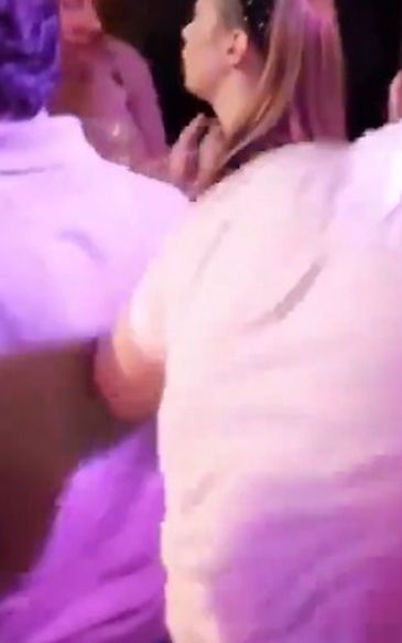 Warszawa. Tłumy "surferów trzeciej fali" na imprezie w "Basenie Piwnym"