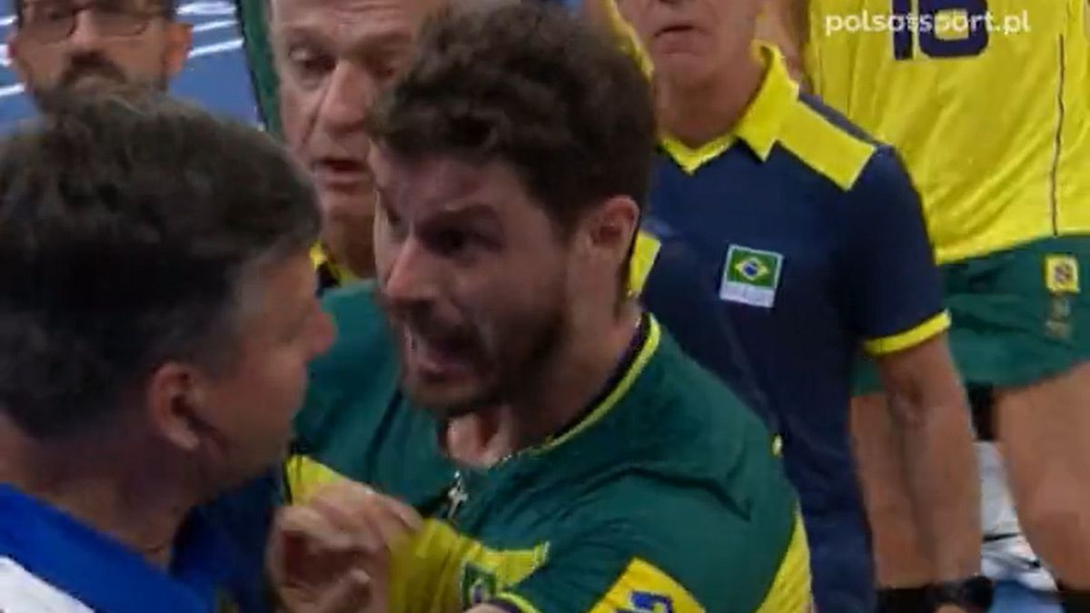 Zdjęcie okładkowe artykułu: Twitter / Polsat Sport / Na zdjęciu: Bruno Rezende popychający sędziego w meczu Polska - Brazylia