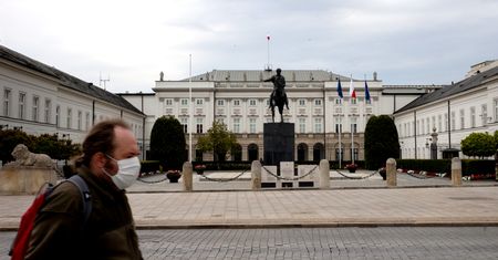 Warszawa. Majówka na Krakowskim Przedmieściu. Spacery deptakiem