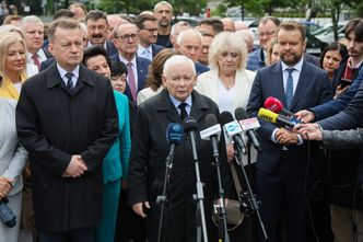 Tusk przemawia w Sejmie. Kaczyński uderza. "Rozmiar klęski żywiołowej"