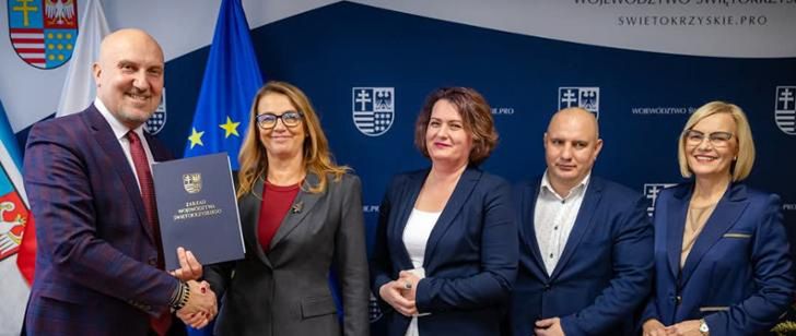 „Wsparcie dla rodzin oraz pieczy zastępczej”