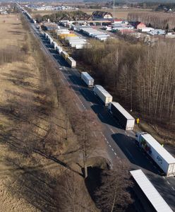 Zamknąć granicę dla ciężarówek? "Rosja ratuje się jak może. Tylko globalne sankcje przyniosą efekt"