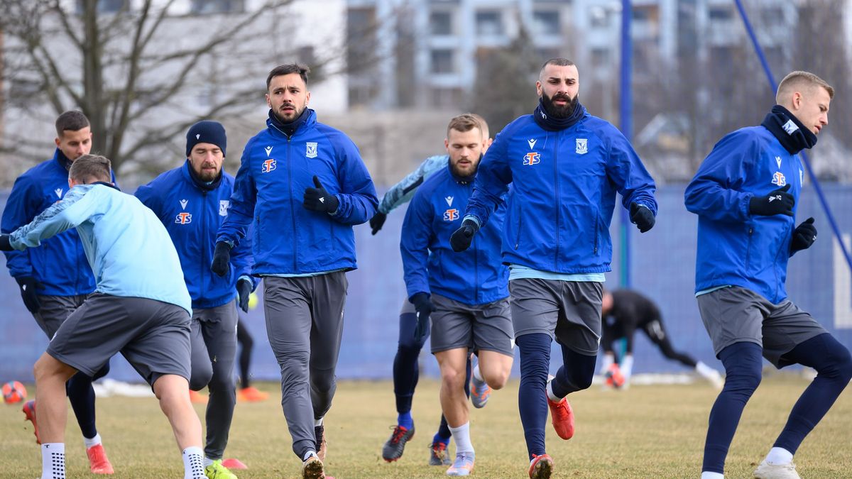 Zdjęcie okładkowe artykułu: PAP / Jakub Kaczmarczyk / Na zdjęciu: piłkarze Lecha Poznań podczas treningu